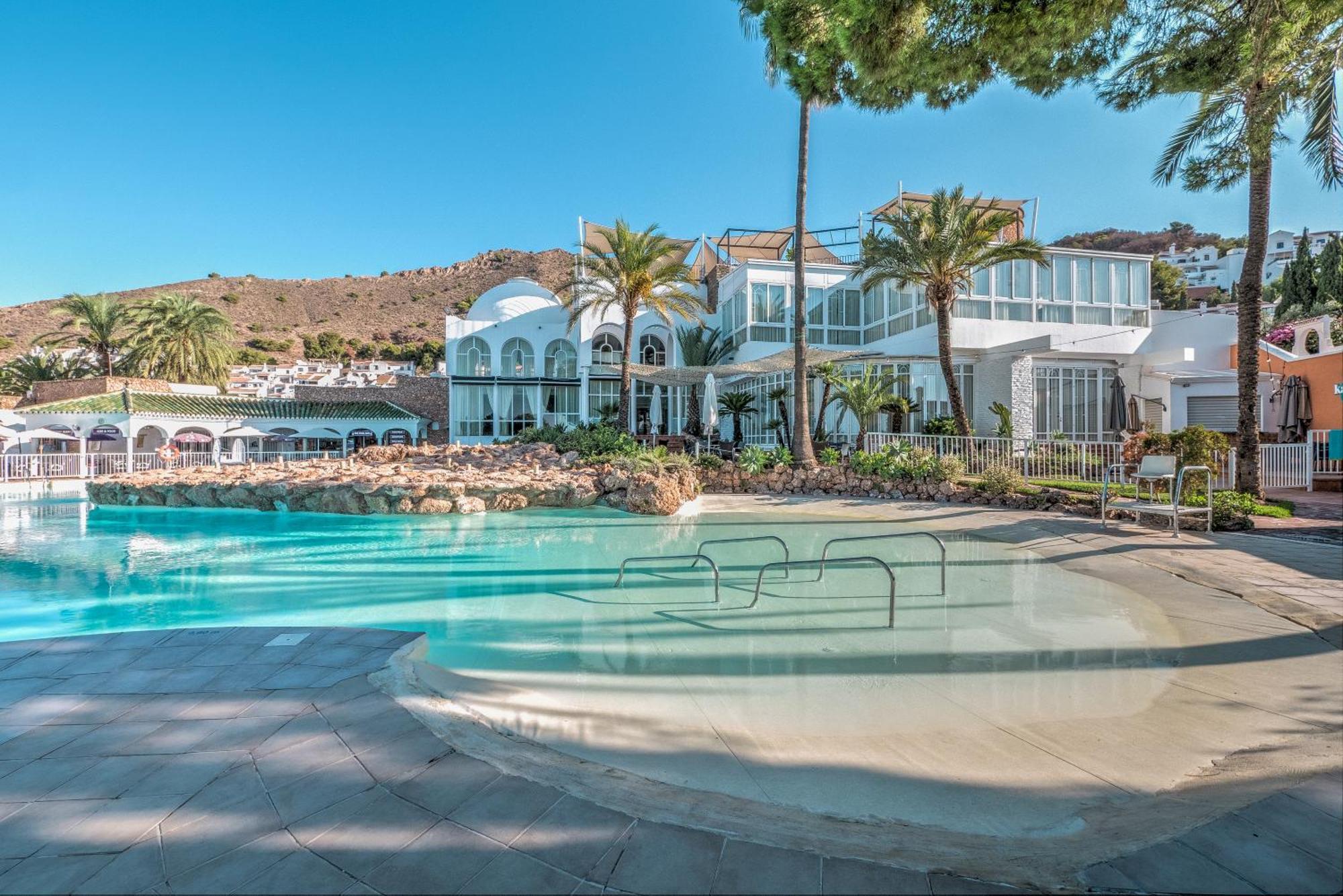 Appartement Exclusive With Nerjas Biggest Pool Nerja